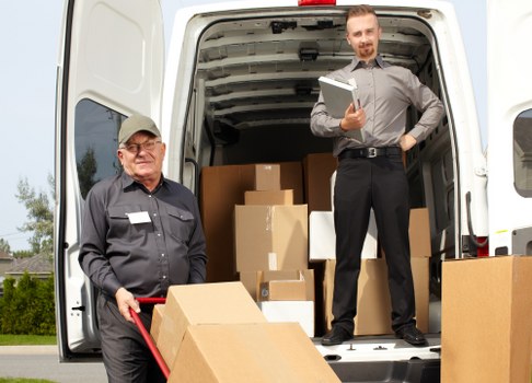 Mobile self storage unit delivered to a Manorpark home